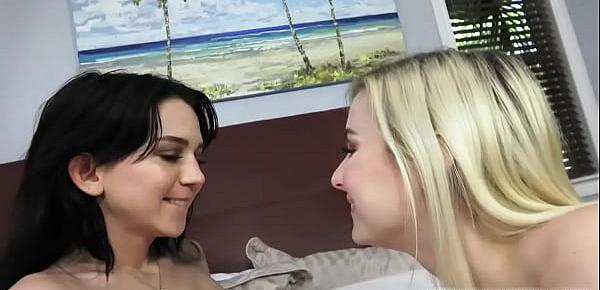  Beautiful bestfriends Aria Banks ad Riley Jean loved to spend their quarantine at their neighbors house and enjying a hot threesome session with him.